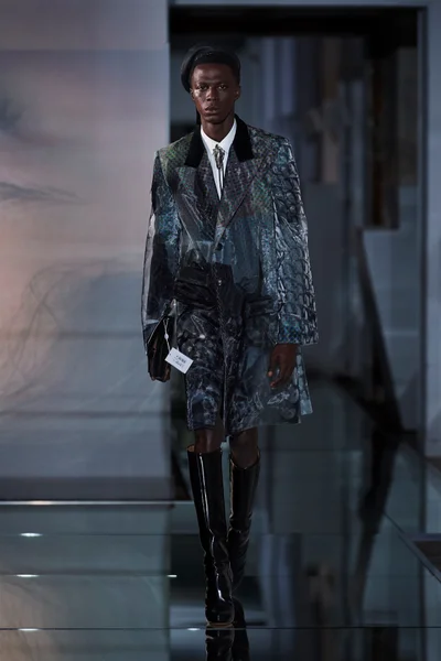 Look 28
